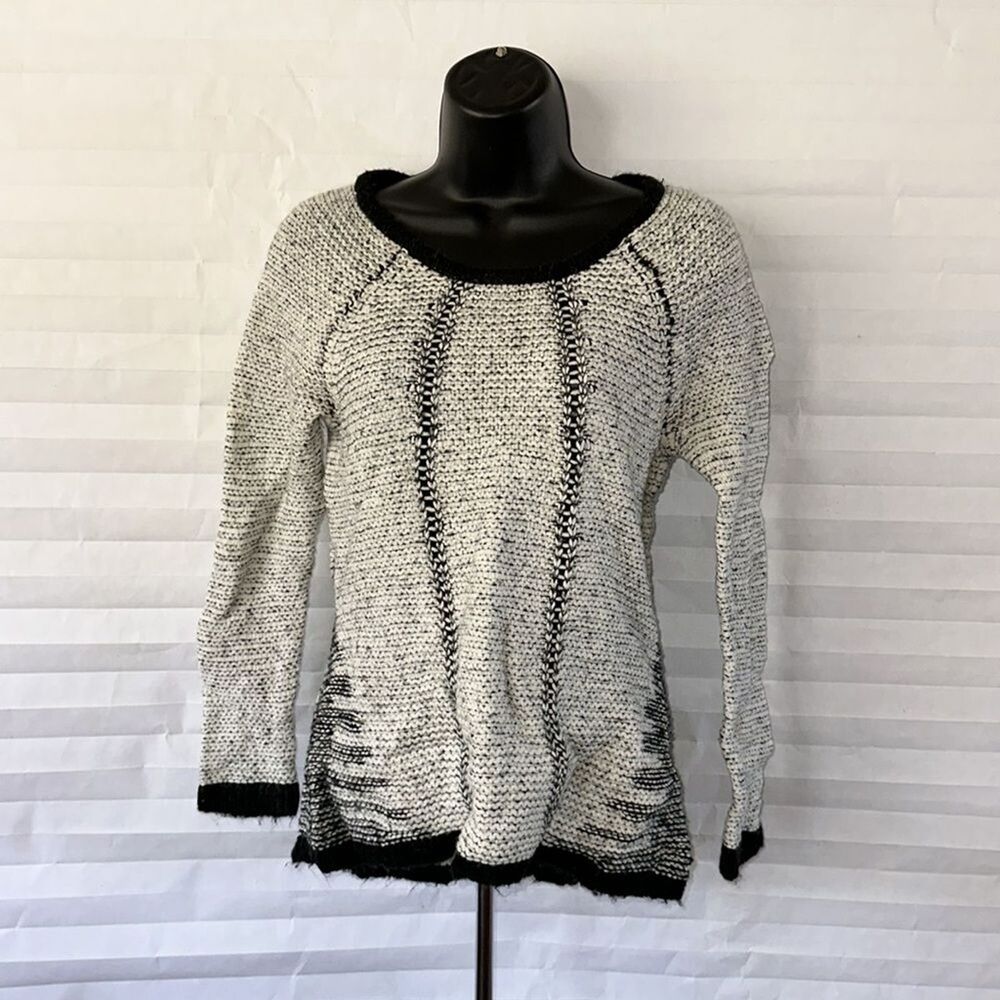 Guess Women’s Black/White Long Sleeve Scoop Neck Sweater Size Medium Striped